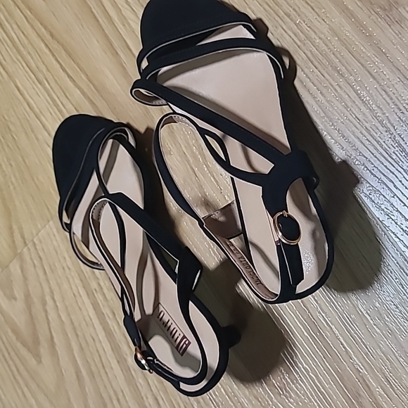 Women's Dressy Strappy 2 Inch Low Kitten Heel Open Toe Sandals - Picture 3 of 4